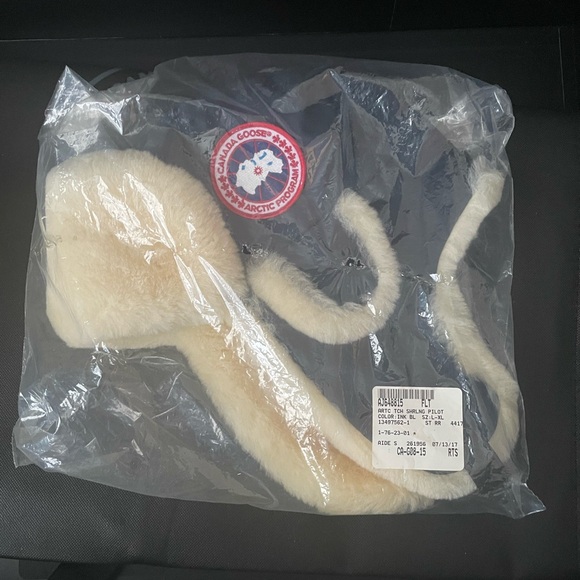 ** SOLD** Canada Goose Sheep Skin Shearling Pilot Hat Size L/XL NWOT - Picture 7 of 7
